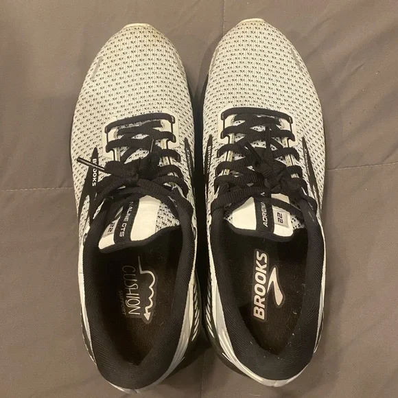 Womens size 10 Brooks Black, Grey, White. - Picture 3 of 7